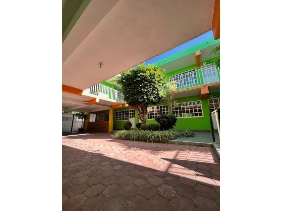 Inmueble con Uso de Suelo en Calesa, Adecuado para ESCUELA, Oficinas..Etc - 1