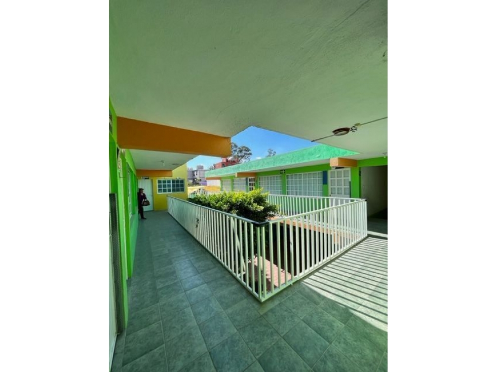 Inmueble con Uso de Suelo en Calesa, Adecuado para ESCUELA, Oficinas..Etc - 2