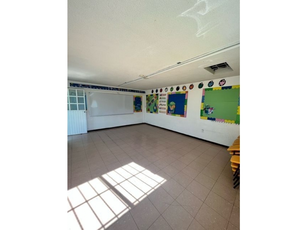 Inmueble con Uso de Suelo en Calesa, Adecuado para ESCUELA, Oficinas..Etc - 6