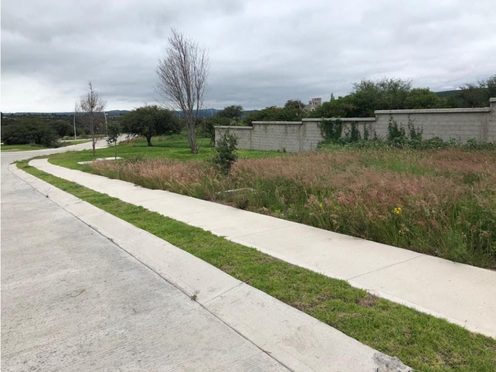 Se Vende Terreno en El Encino, Club de Golf, 150 m2 - 10 Frente por 15 de Fondo - 3