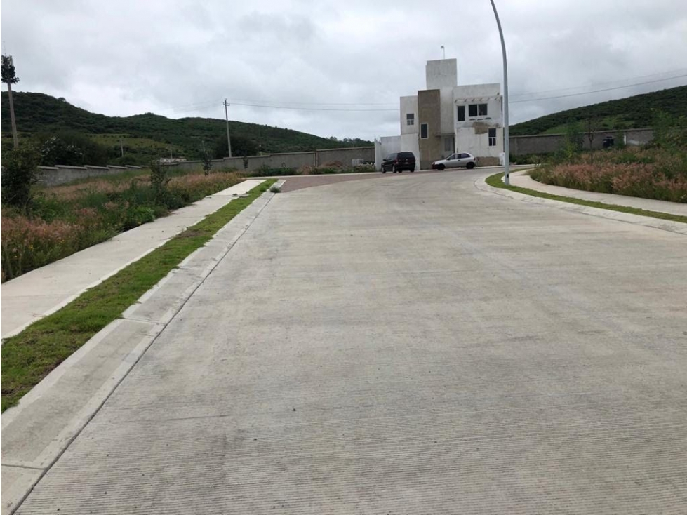 Se Vende Terreno en El Encino, Club de Golf, 150 m2 - 10 Frente por 15 de Fondo - 4