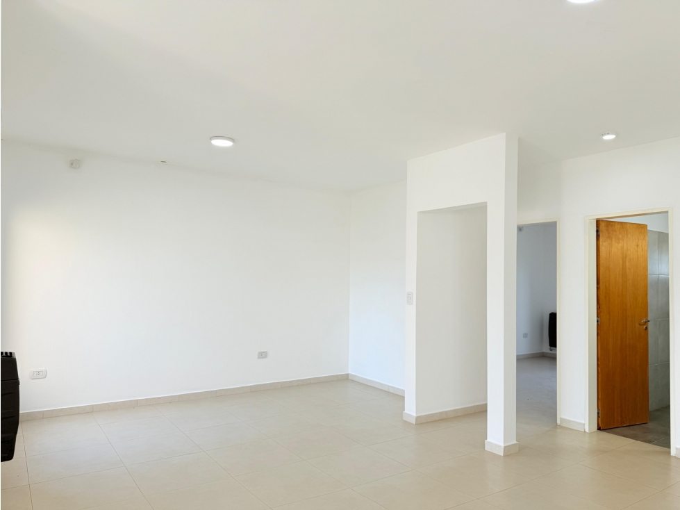 Departamento Dúplex 3 ambientes en venta en lujan Planta Baja con Patio y Cochera apto credito — foto 5