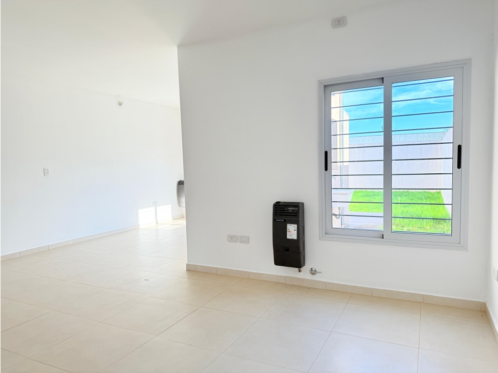 Departamento Dúplex 3 ambientes en venta en lujan Planta Baja con Patio y Cochera apto credito — foto 4