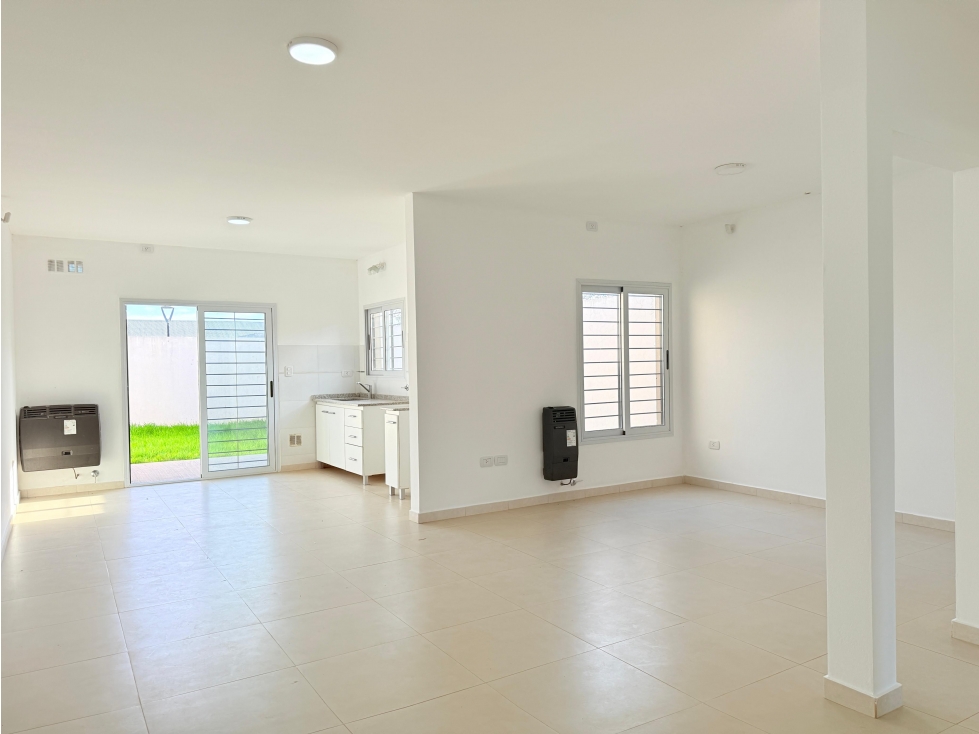 Departamento Dúplex 3 ambientes en venta en lujan Planta Baja con Patio y Cochera apto credito — foto 3