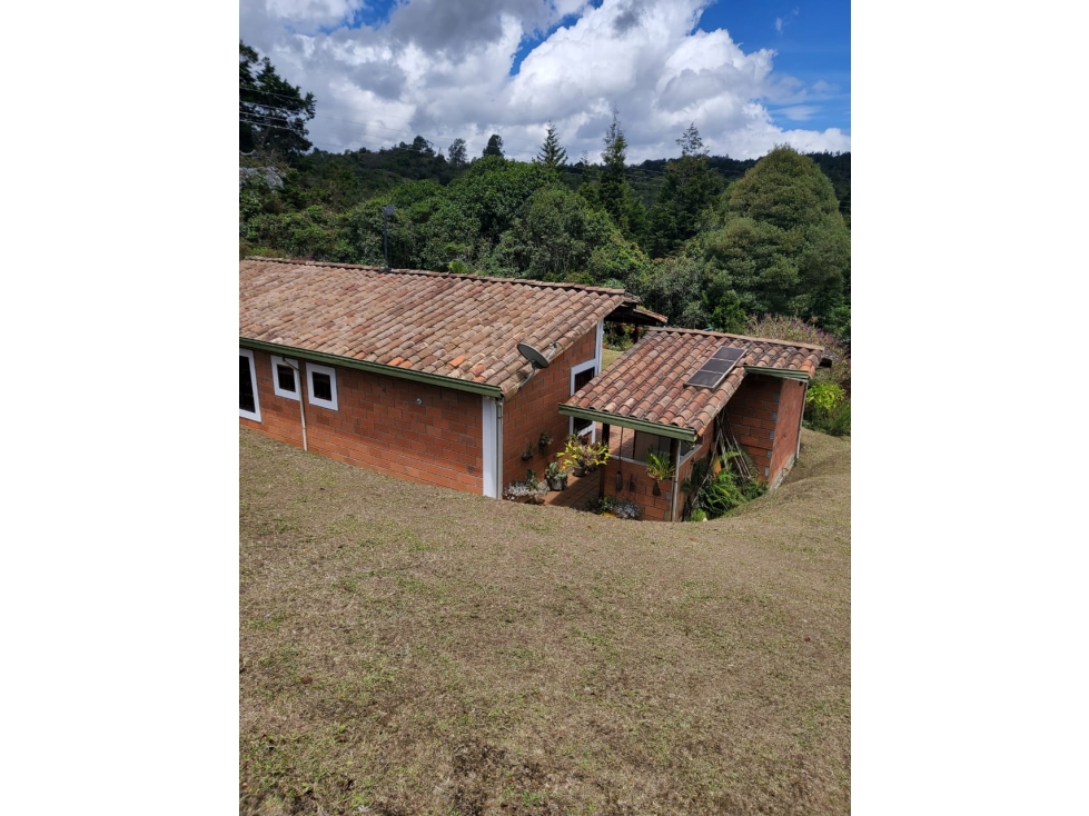 Finca en Santa Elena, parque Arví, a solo unos pasos del metrocable - 2