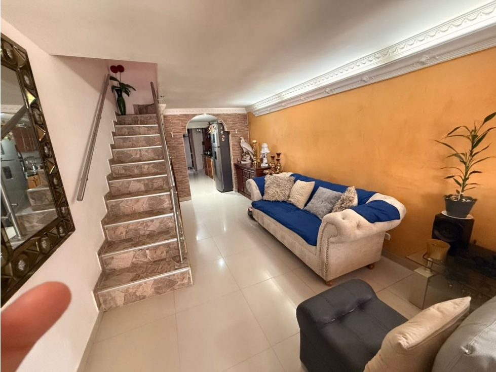 Venta casa unifamiliar 3 pisos la Florida
