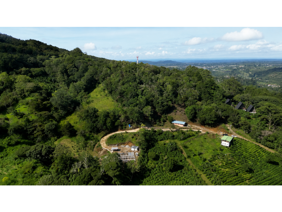 Exclusiva Finca de Montaña de 19,079 m2 a 5 Minutos de Boquete - 1