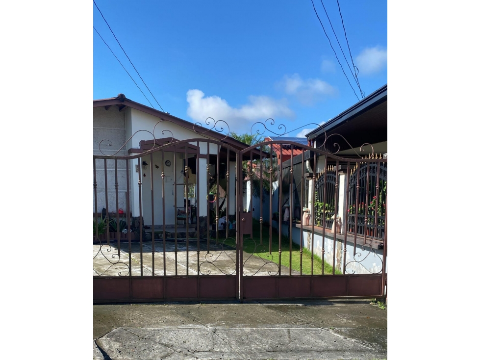 Encantadora Casa en Venta en Las Cumbres, PH Valles del Lago: $170,000 - 1