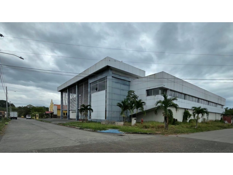 Venta de Bodega de 5,041 m2 con Liquidación a Mitad de Precio - 1