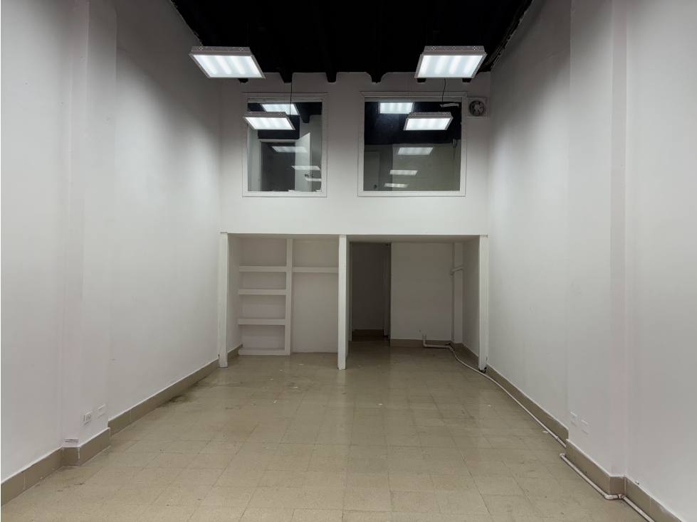 Alquilo Locales Comerciales en Calidonia Plaza Las Americas - 1
