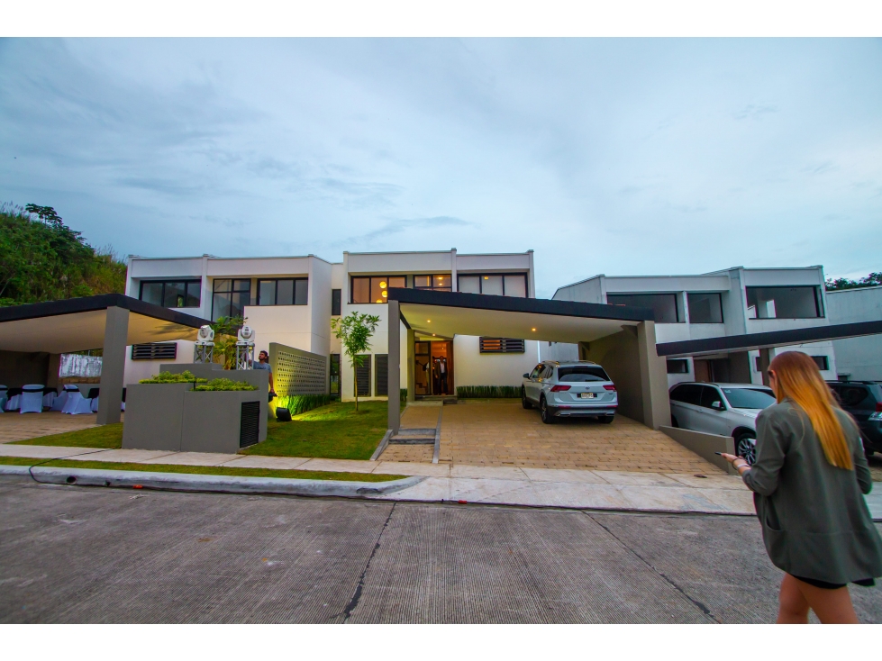 Vendo Casa en Zona Privada-Barrio Alto-Altos de Panama-Modelo Viveros