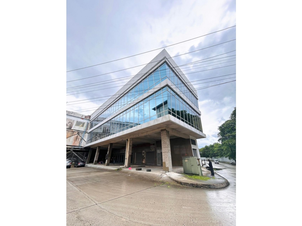 Vendo Centro Comercial de Élite en Zona Libre a Precio de Liquidación - 1