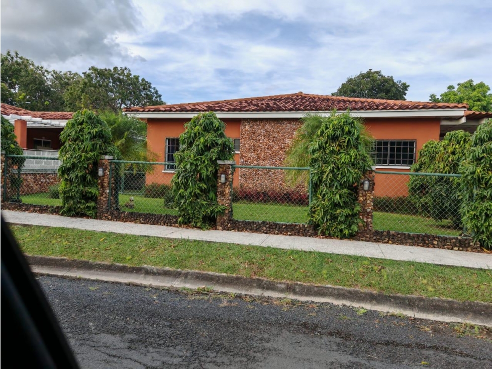 Casa con Piscina en Punta Chame, Lista para Disfrutar o Rentar - 1