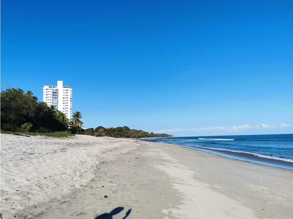 En Venta: Residencia Frente al Mar de 4 Habitaciones en Playa Corona - 1