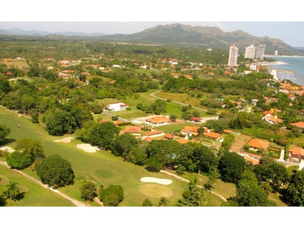 Lote dentro del Club de Golf de Coronado / Reposeido