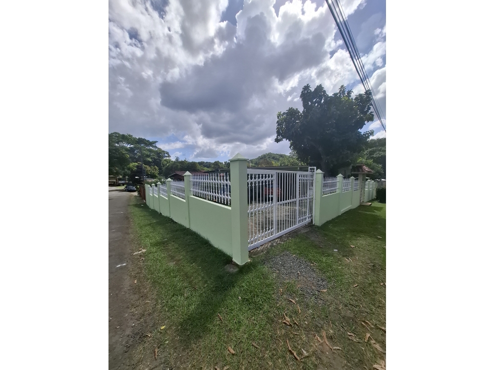 Casa en venta en La Chorrera con 3 apartamentos anexos - 1