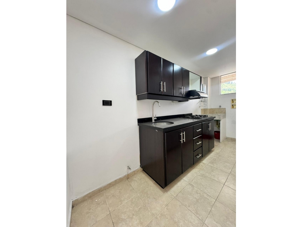 VENTA DE APARTAMENTO EN LA LOMA DE LOS BERNAL — foto 2