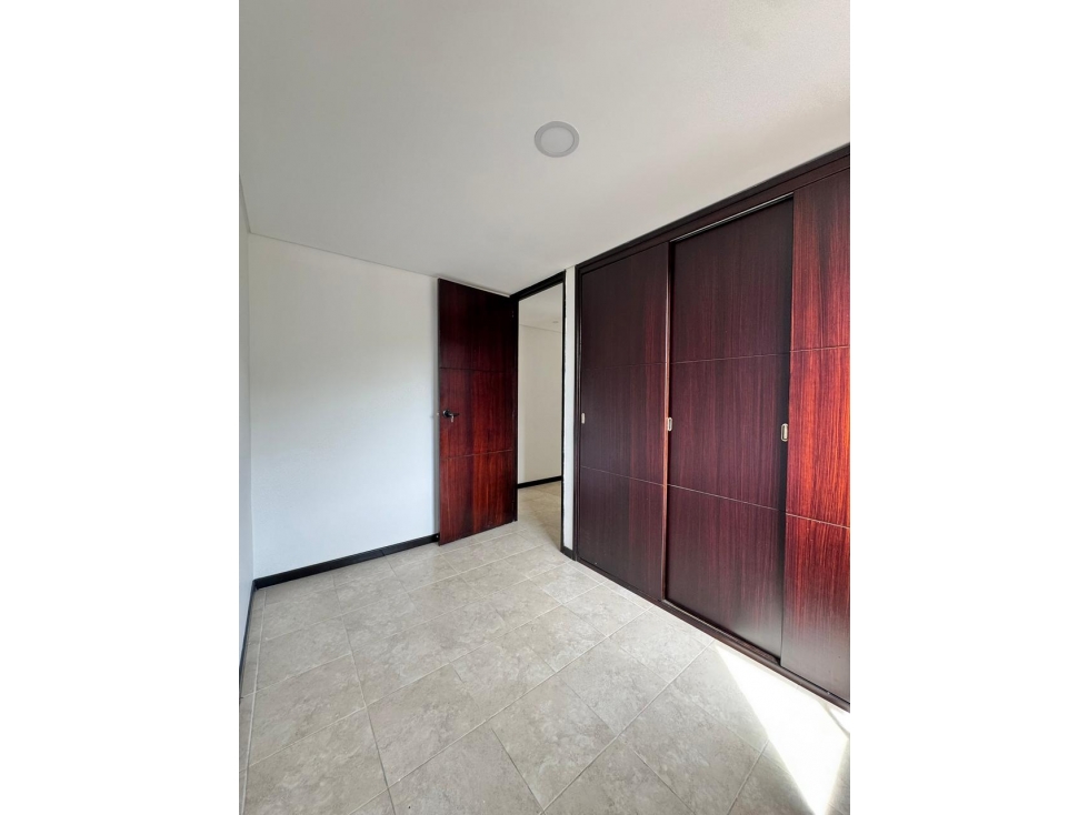 VENTA DE APARTAMENTO EN LA LOMA DE LOS BERNAL — foto 4