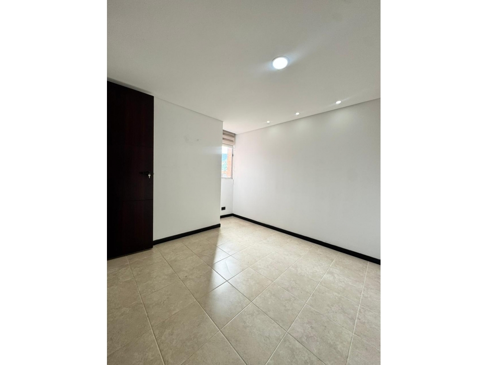 VENTA DE APARTAMENTO EN LA LOMA DE LOS BERNAL — foto 5