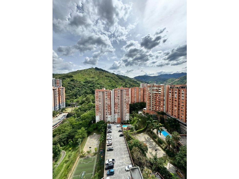 VENTA DE APARTAMENTO EN LA LOMA DE LOS BERNAL