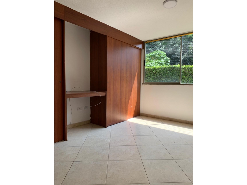VENTA DE APARTAMENTO EN LA LOMA DE LOS BERNAL — foto 3