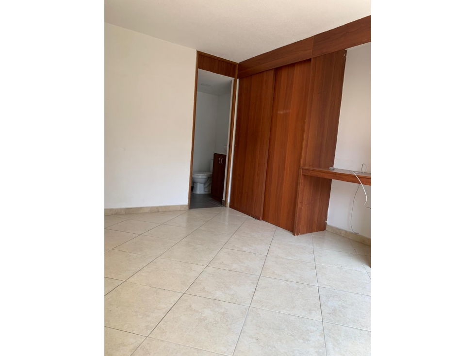 VENTA DE APARTAMENTO EN LA LOMA DE LOS BERNAL — foto 4