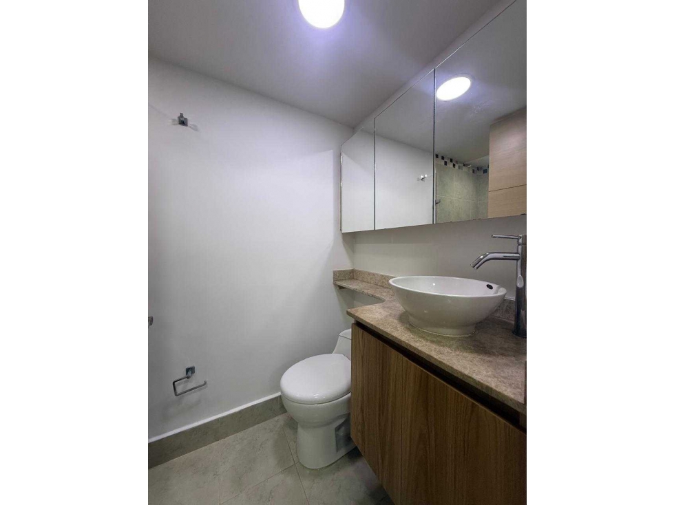 VENTA APARTAMENTO LOMA DE LOS BERNAL — foto 3