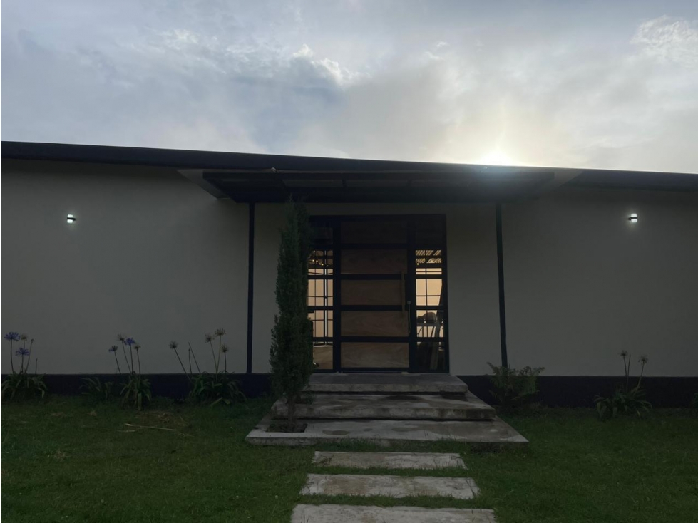 VENTA CASA CAMPESTRE VÍA ENVIGADO VEREDA LA MIEL CALDAS - 1