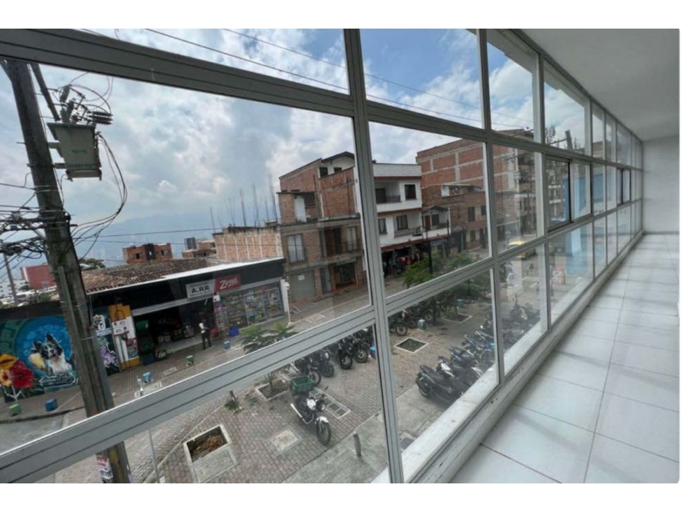 VENTA LOCAL EN LA ESTRELLA CERCA AL PARQUE - 1