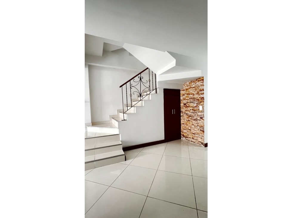 VENTA APARTAMENTO DUPLEX EN ENVIGADO BARRIO EL DORADO — foto 4