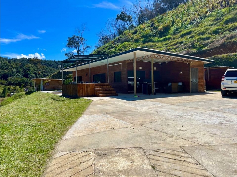 VENTA FINCA EN GRANADA EN LIMITE CON GUATAPÉ - 2