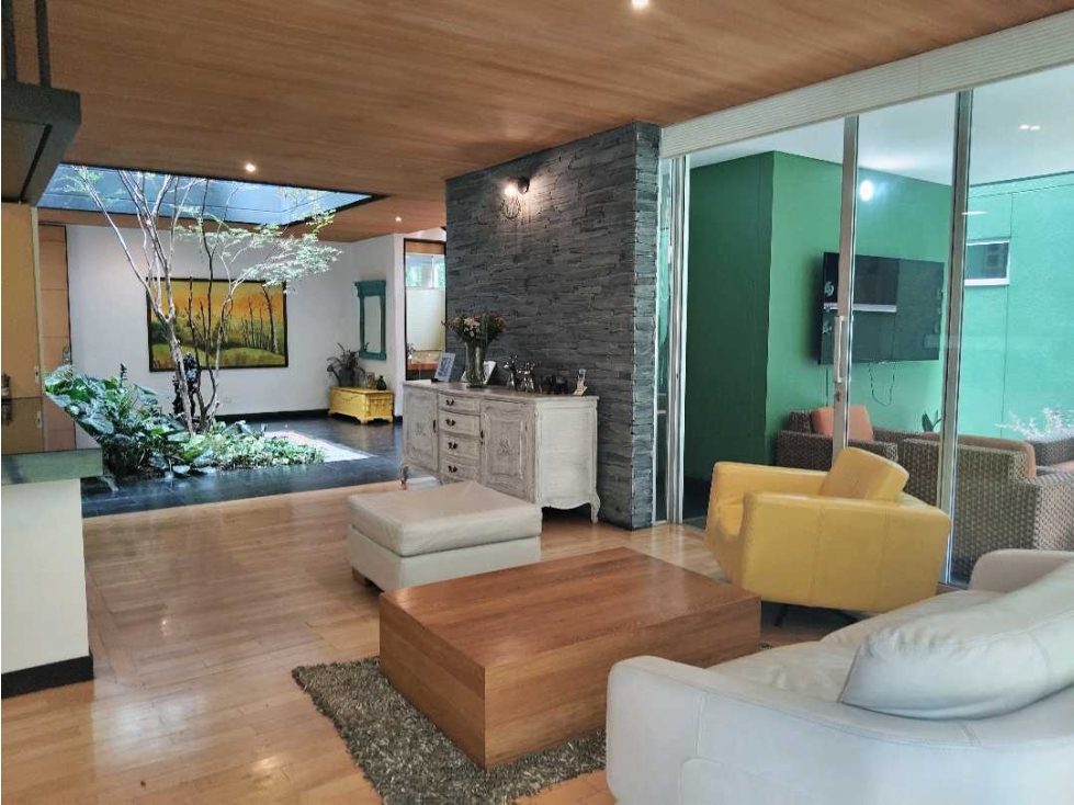 Se vende hermosa casa de 396 m2 cerca al Montessori