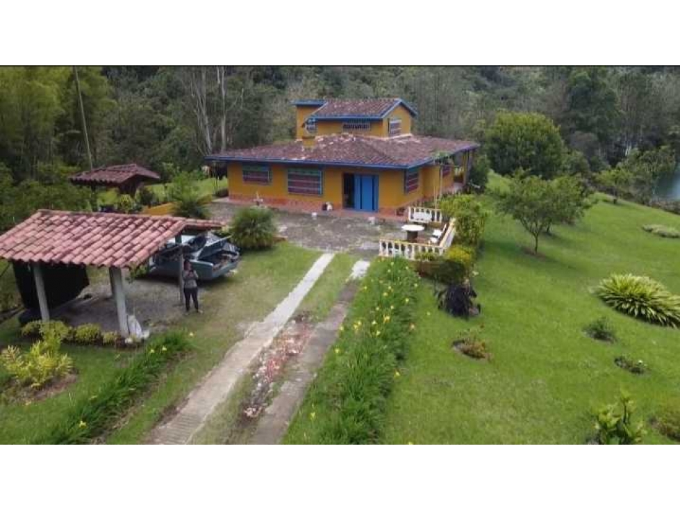 Se vende bellisima finca a orillas de la represa en Guatapé - 1