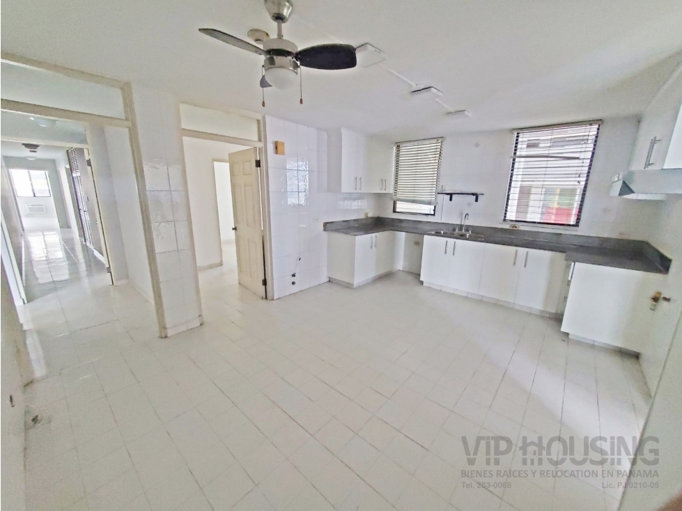 Marbella, vendo Penthouse 300mts2, con vista a la bahía