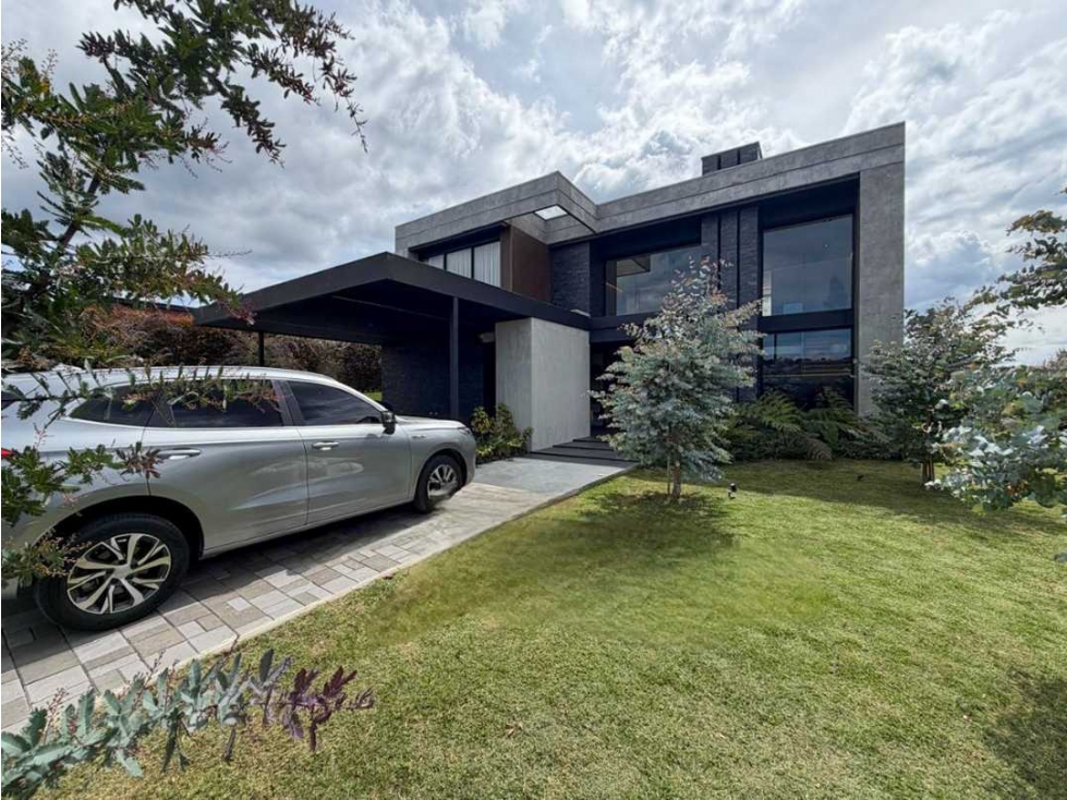 CASA MODERNA EN EL ALTO DE LAS PALMAS CERCA A INDIANA MALL