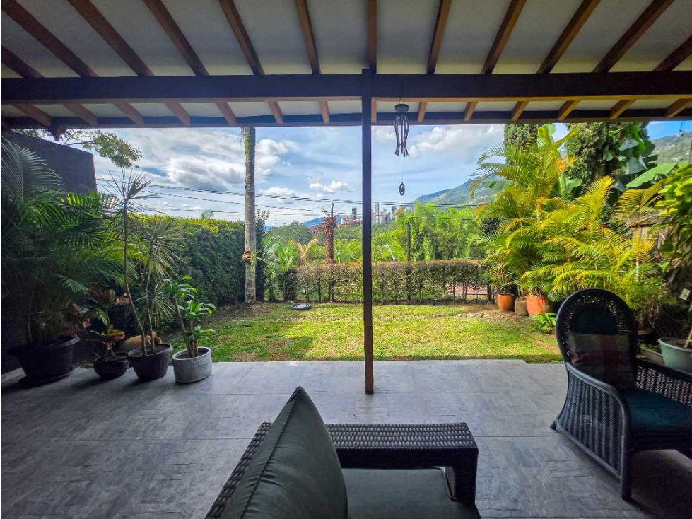 CASA 2 NIVELES EN ENVIGADO SECTOR ATRAVESADO