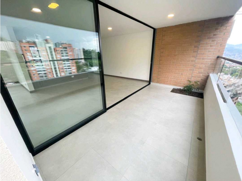 APARTAMENTO CON VISTA VERDE - CAMINO VERDE ENVIGADO