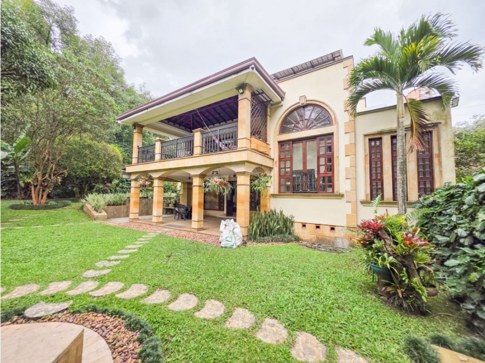 CASA ESTILO NEOCLASICO EL POBLADO