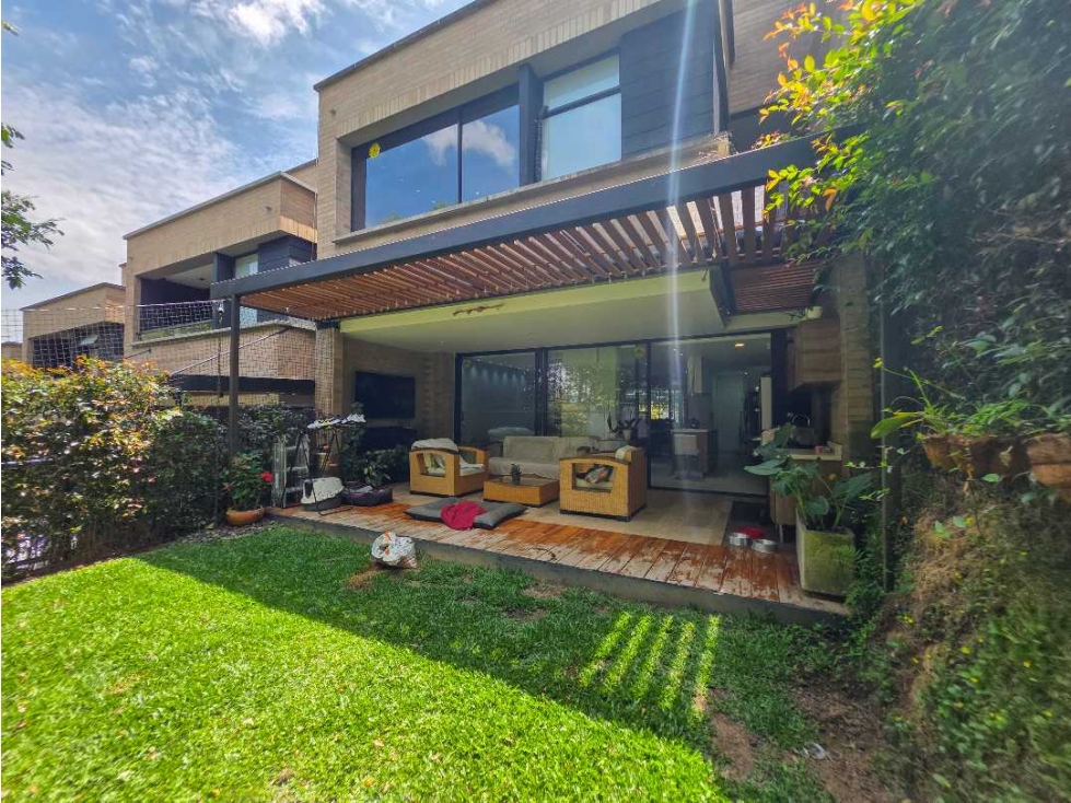 CASA DE DOS NIVELES EN EL SECTOR DE LA CALLEJA - ENVIGADO - 1