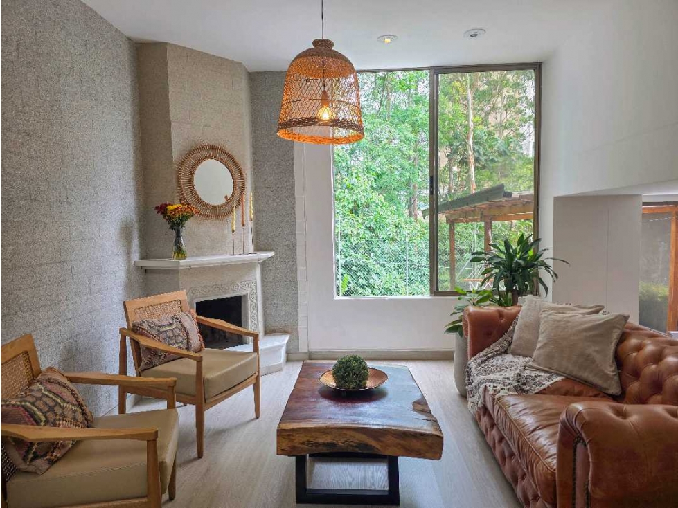 CASA ESQUINERA DE TRES NIVELES REMODELADA - BALSOS POBLADO