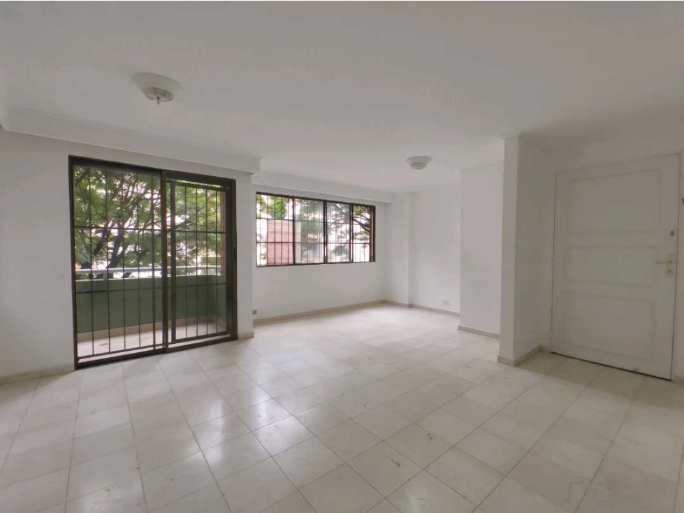 Apartamento en Conquistadores Espacios Generosos y Doble Balcón — foto 2