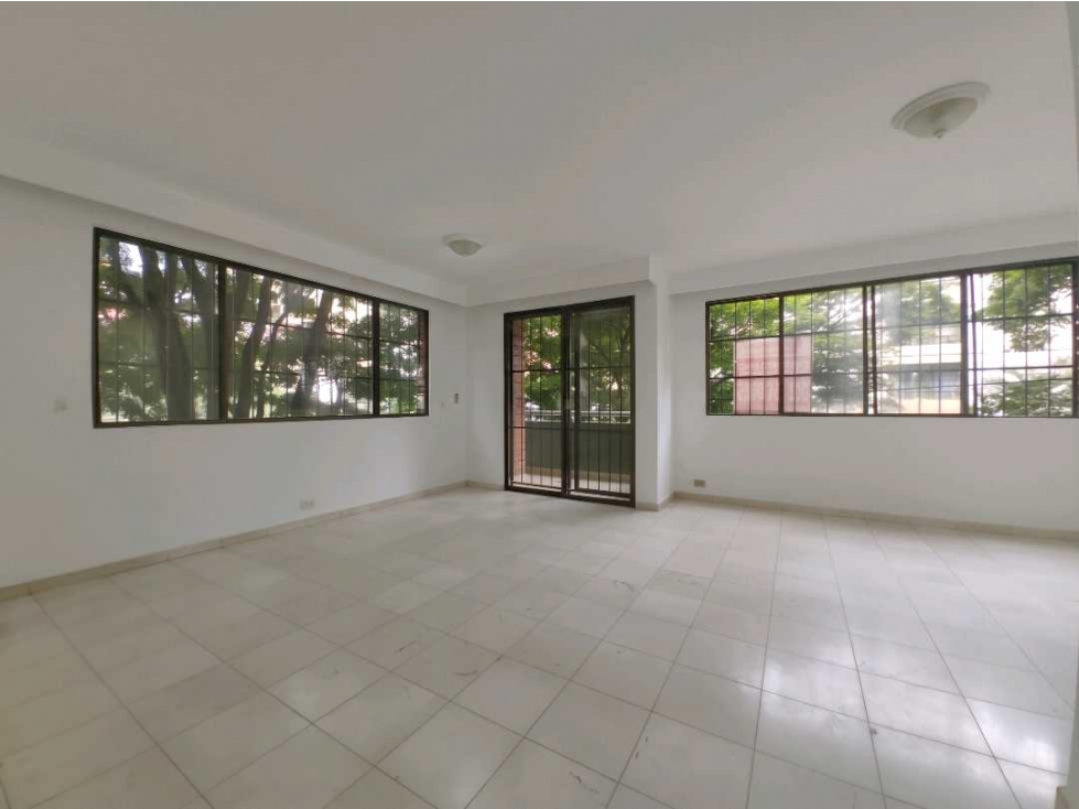 Apartamento en Conquistadores Espacios Generosos y Doble Balcón — foto 3