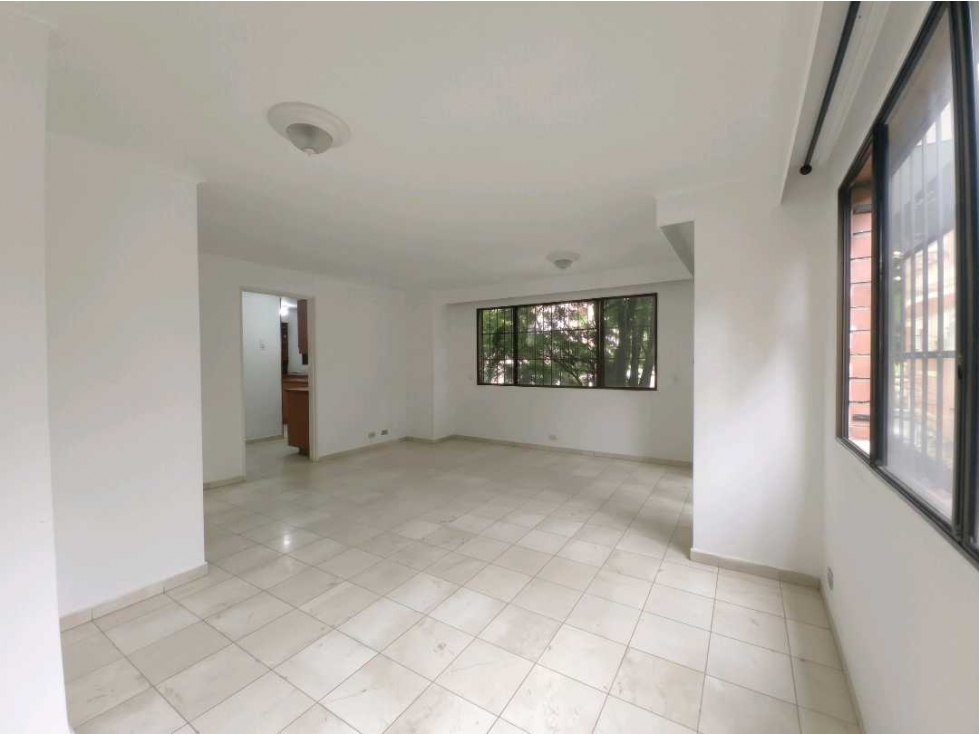 Apartamento en Conquistadores Espacios Generosos y Doble Balcón — foto 6