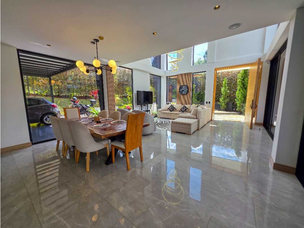CASA MODERNA EN EL ALTO DE LAS PALMAS DESPUÉS PEAJE RETIRO — foto 2