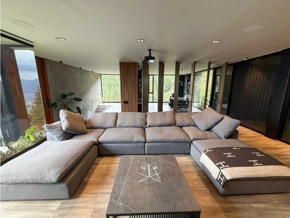 CASA MODERNA DE LUJO CON VISTA A LA CIUDAD - LAS PALMAS MEDELLÍN — foto 3
