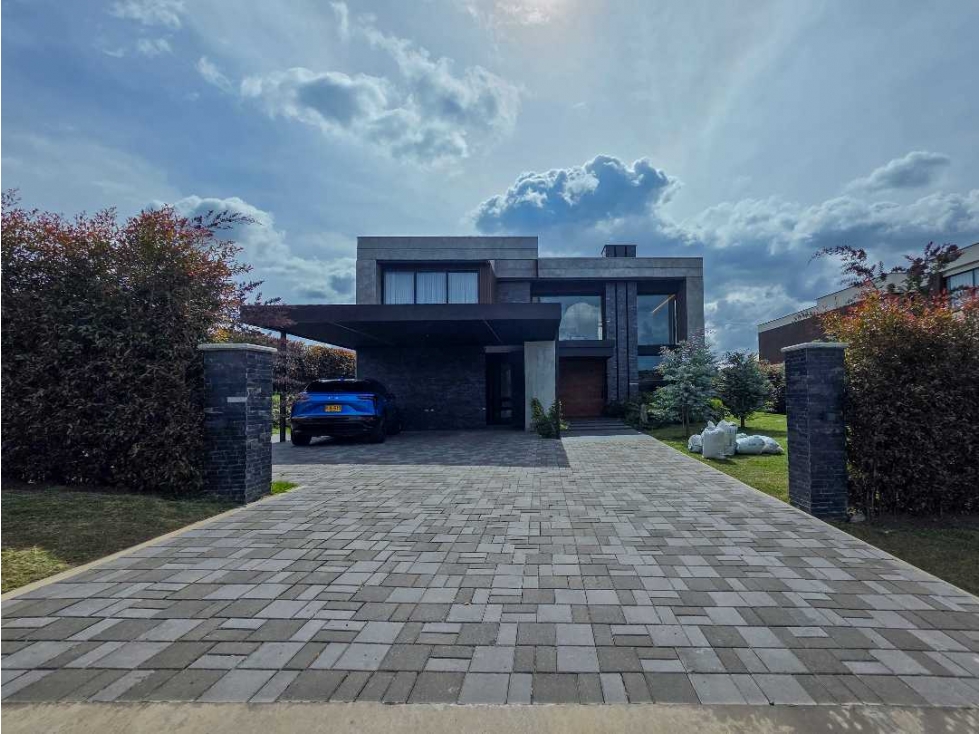 CASA MODERNA EN EL ALTO DE LAS PALMAS CERCA A INDIANA MALL — foto 2