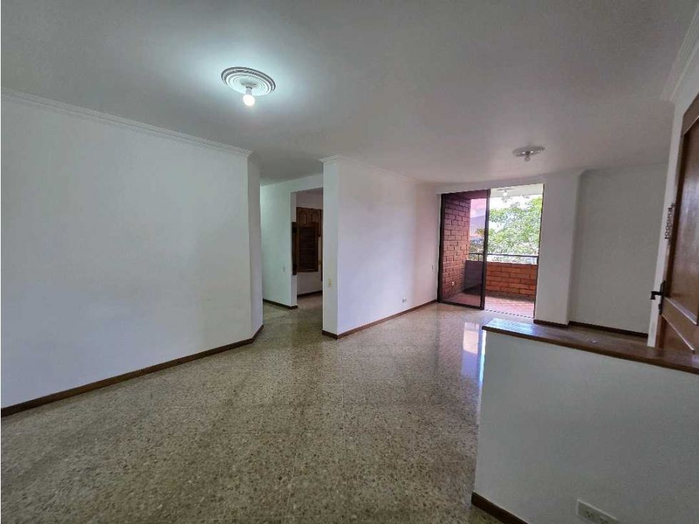 APARTAMENTO BIEN UBICADO PARA REMODELAR SECTOR CASTROPOL — foto 2