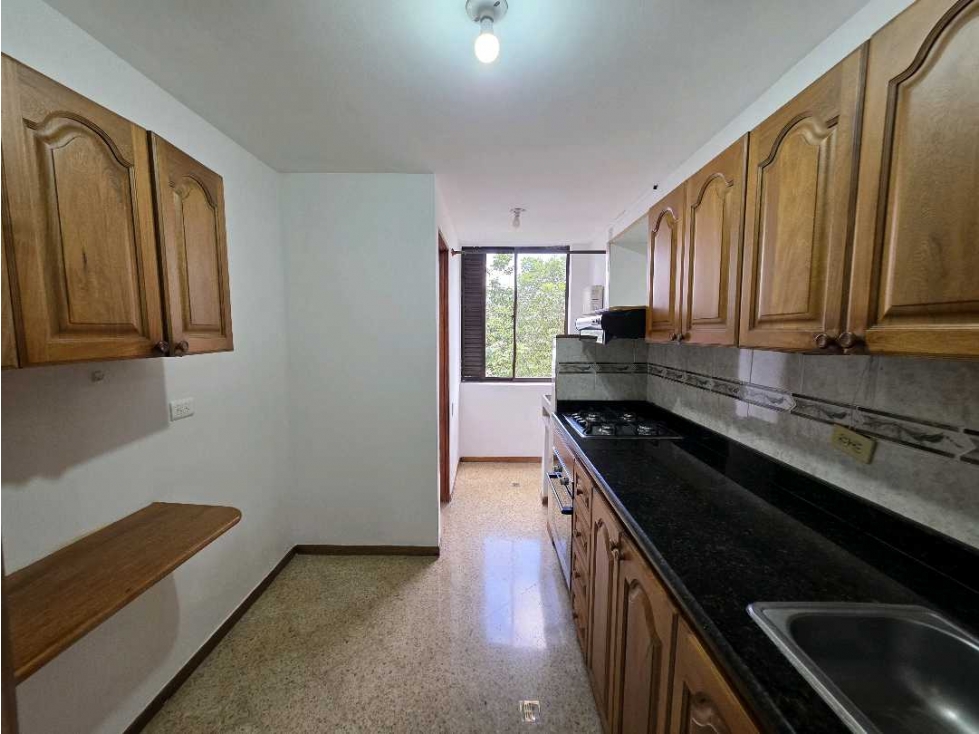APARTAMENTO BIEN UBICADO PARA REMODELAR SECTOR CASTROPOL — foto 3