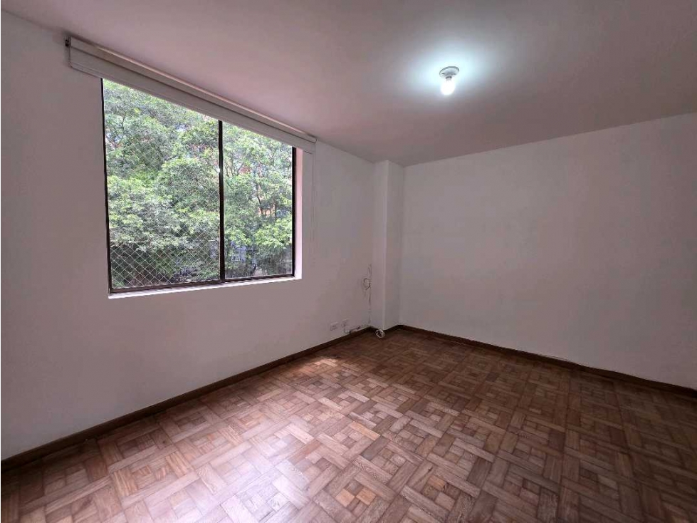 APARTAMENTO BIEN UBICADO PARA REMODELAR SECTOR CASTROPOL — foto 5