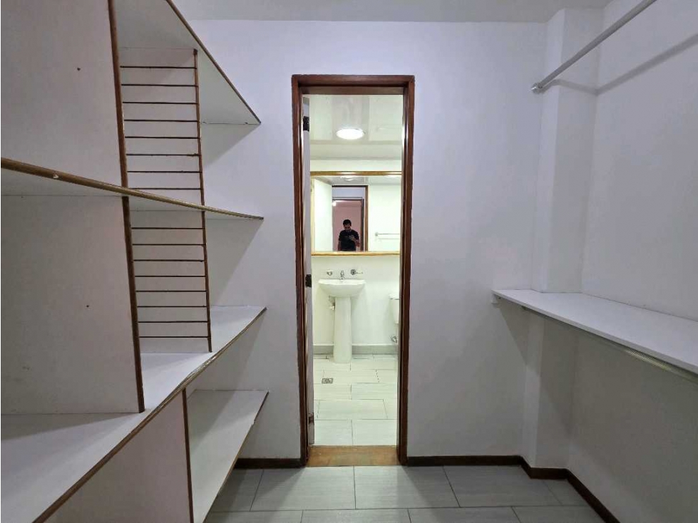 APARTAMENTO BIEN UBICADO PARA REMODELAR SECTOR CASTROPOL — foto 6